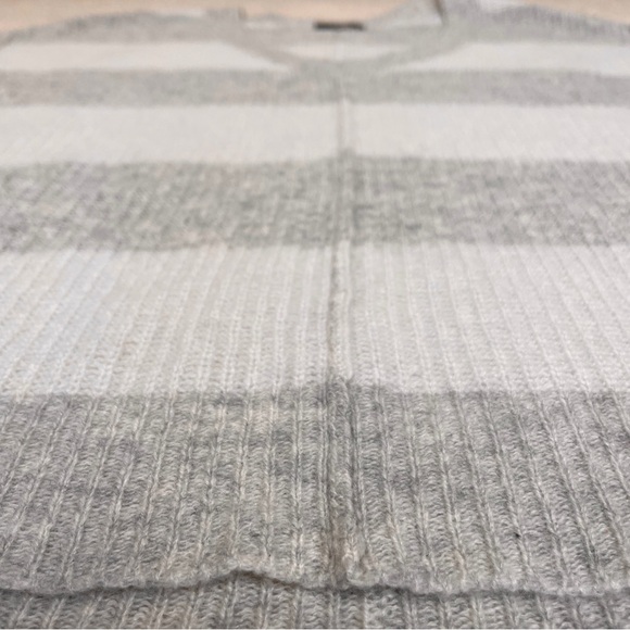 LINE Knitwear 100% Cashmere Striped V-neck Sweater With Split Hem - Picture 5 of 14